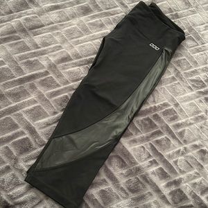 Lorna Jane capri leggings with pocket